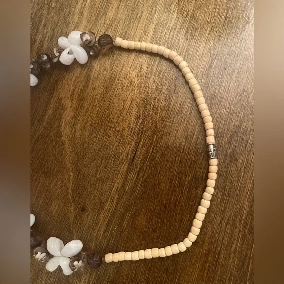 Handmade Mother of Pearl Handmade Shell Necklace with Iridescent Heart Pendant - Picture 7 of 8